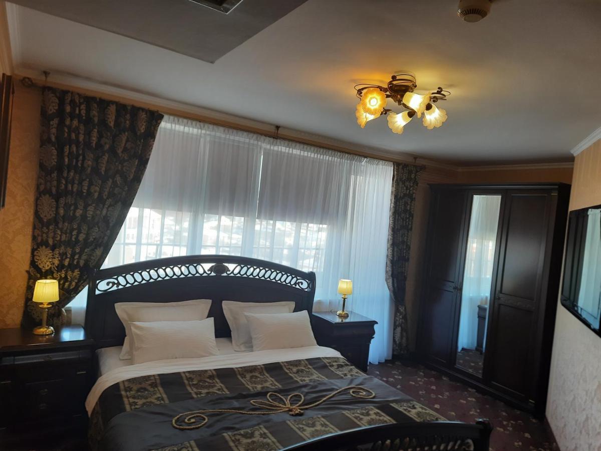 Hotel Mir Rivne Zewnętrze zdjęcie