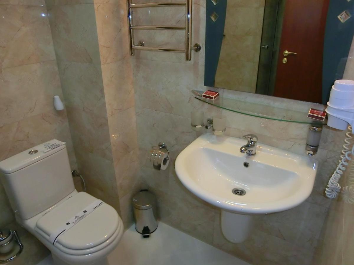 Hotel Mir Rivne Zewnętrze zdjęcie