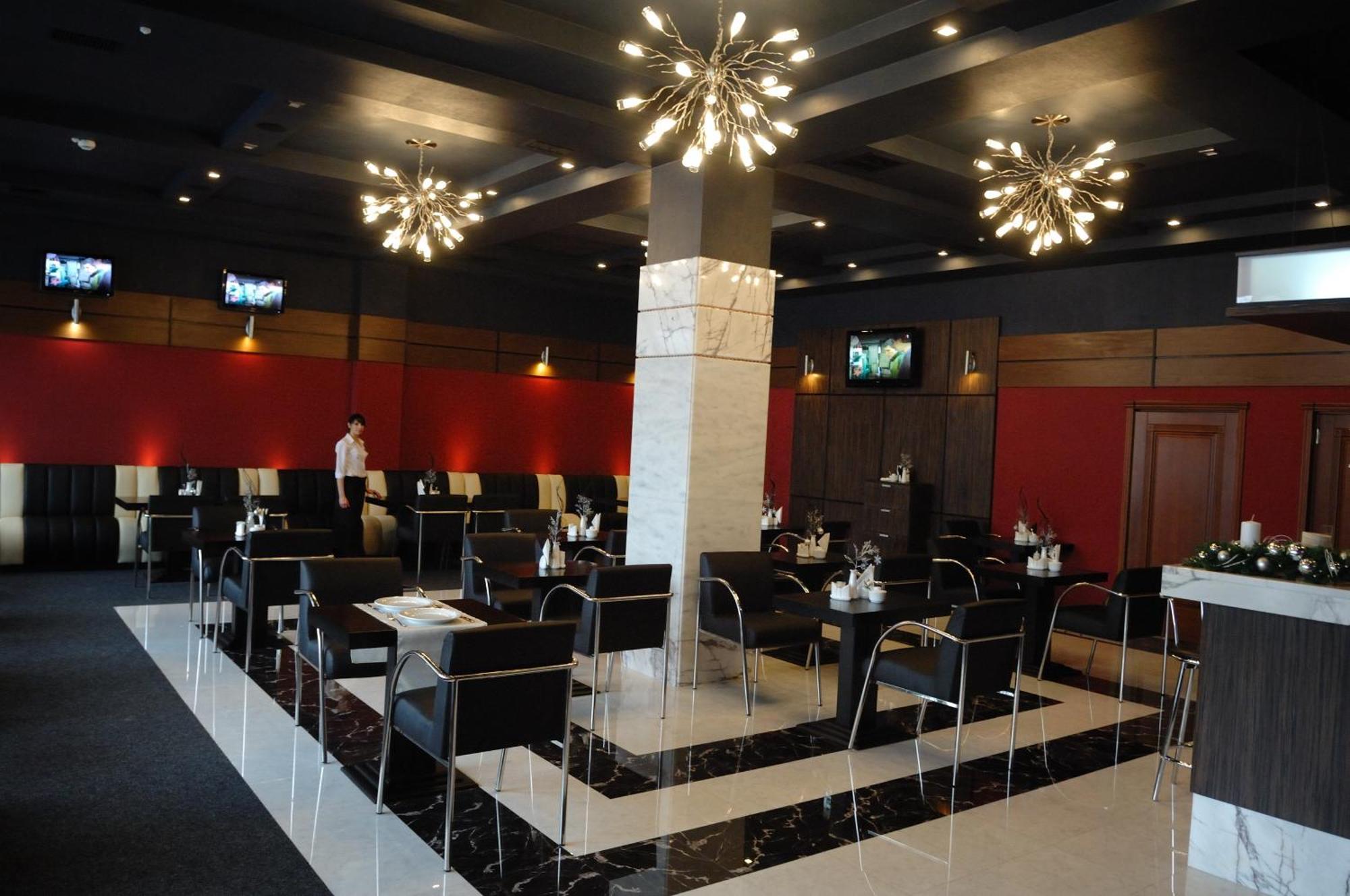 Hotel Mir Rivne Zewnętrze zdjęcie