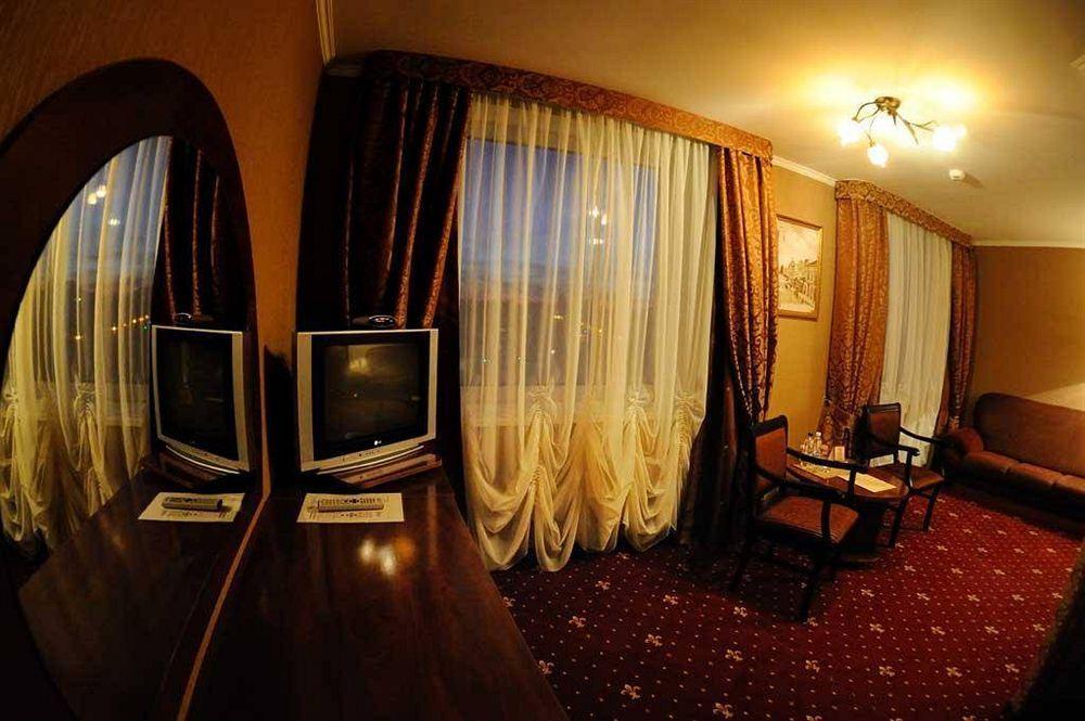 Hotel Mir Rivne Zewnętrze zdjęcie
