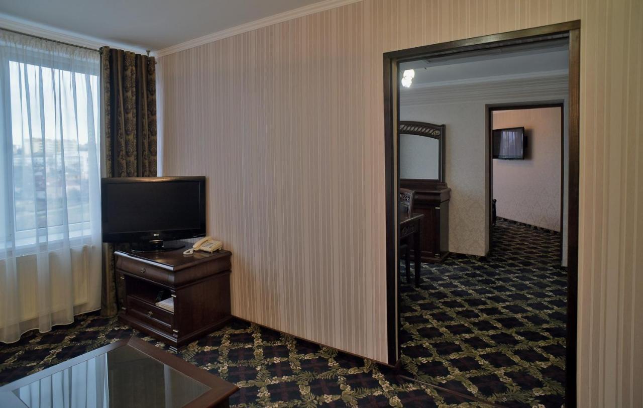 Hotel Mir Rivne Zewnętrze zdjęcie