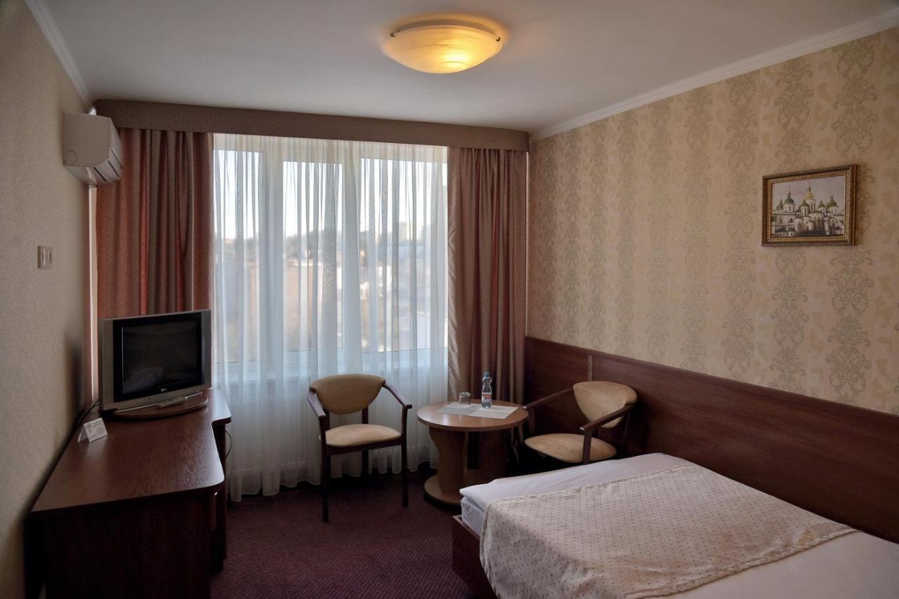 Hotel Mir Rivne Zewnętrze zdjęcie
